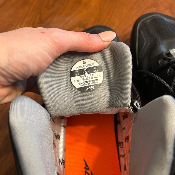 ALTRA Black Mid Sneaker ALL-WTHR Boots, 10.5 - Picture 6 of 10